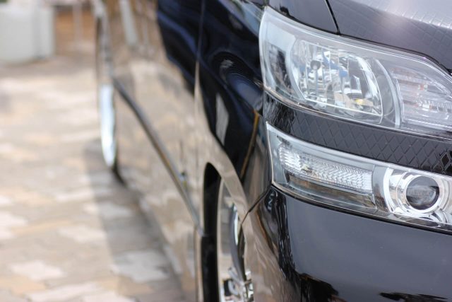 車のヘッドライトを交換する費用は 自分でも交換できるの ドライブリペア 車の修理専門サイト