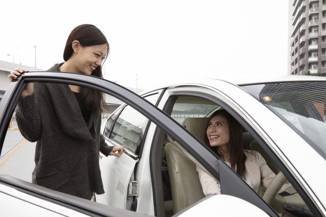 車のドアの音がうるさい 閉開音を改善するための方法とは